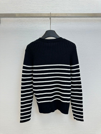 Vertical stripe knitted round neck long sleeves