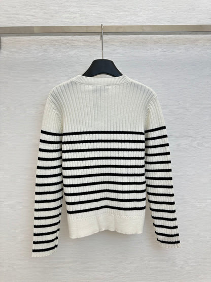 Vertical stripe knitted round neck long sleeves