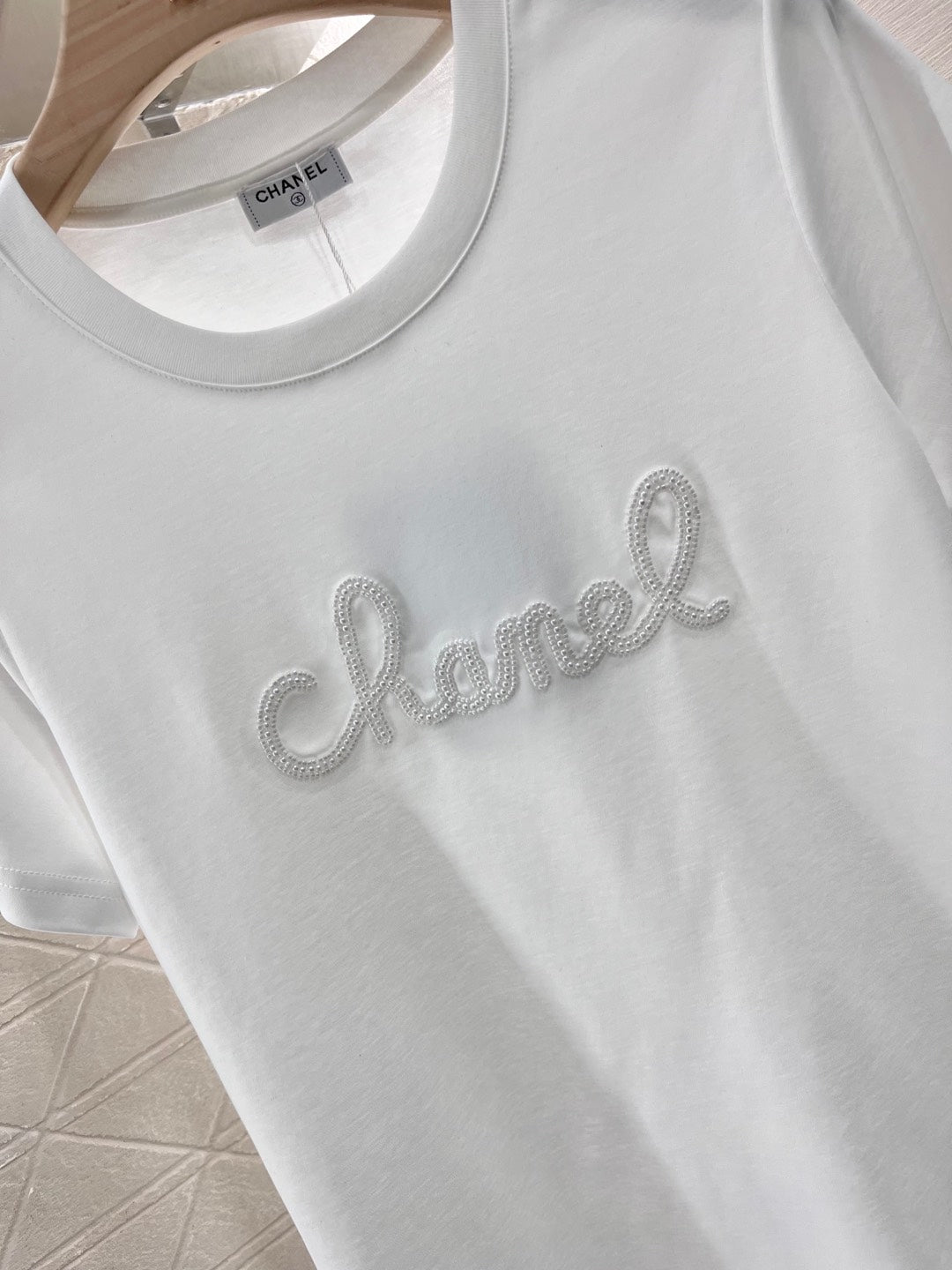 Round neck beaded lettering T-shirt