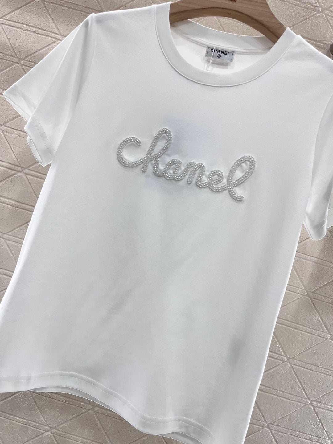 Round neck beaded lettering T-shirt