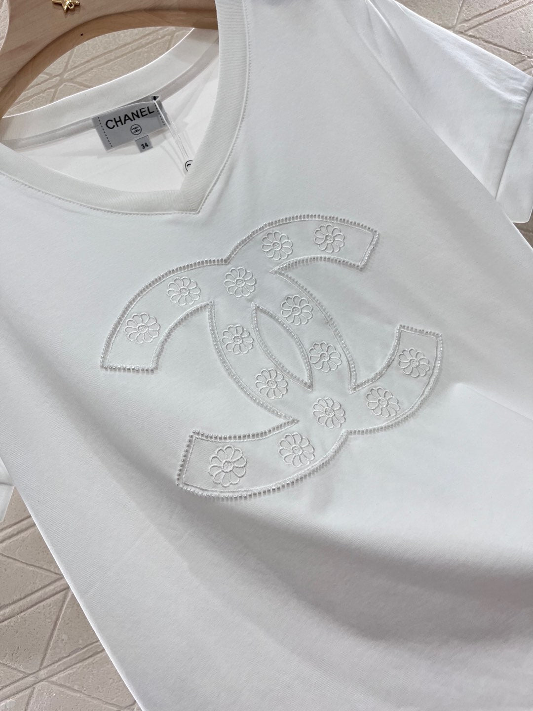 Round neck beaded embroidery T-shirt