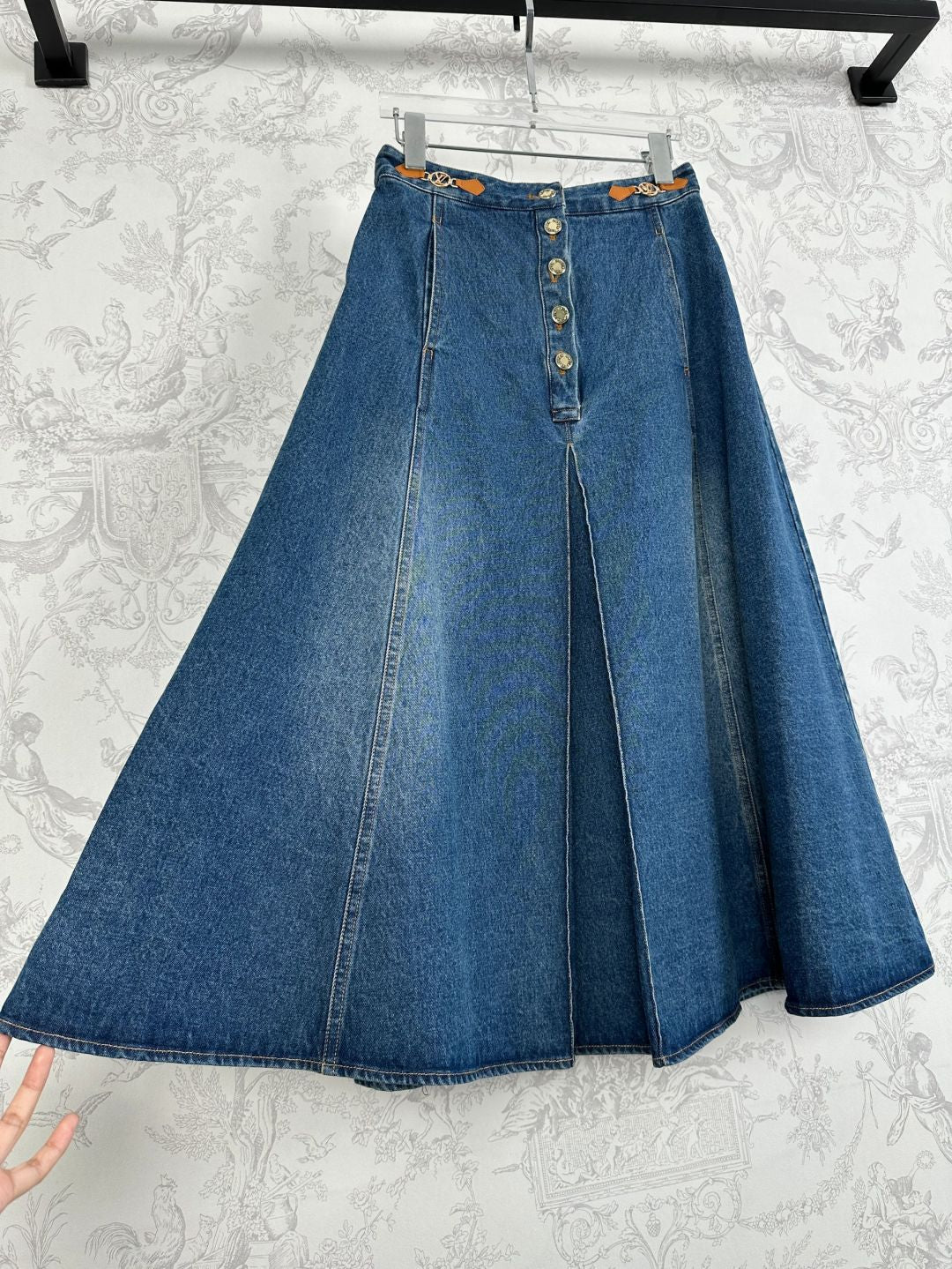 Long skirt with pleated and spliced design made by washed process