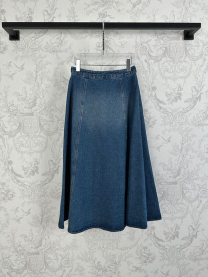 Long skirt with pleated and spliced design made by washed process