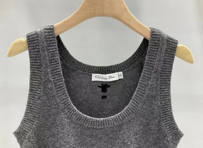 Knitted cashmere vest with embroidered bee logo