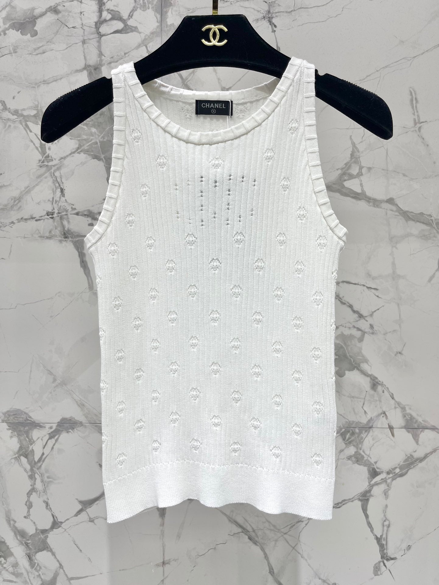 Hollow knitted vest with perforations