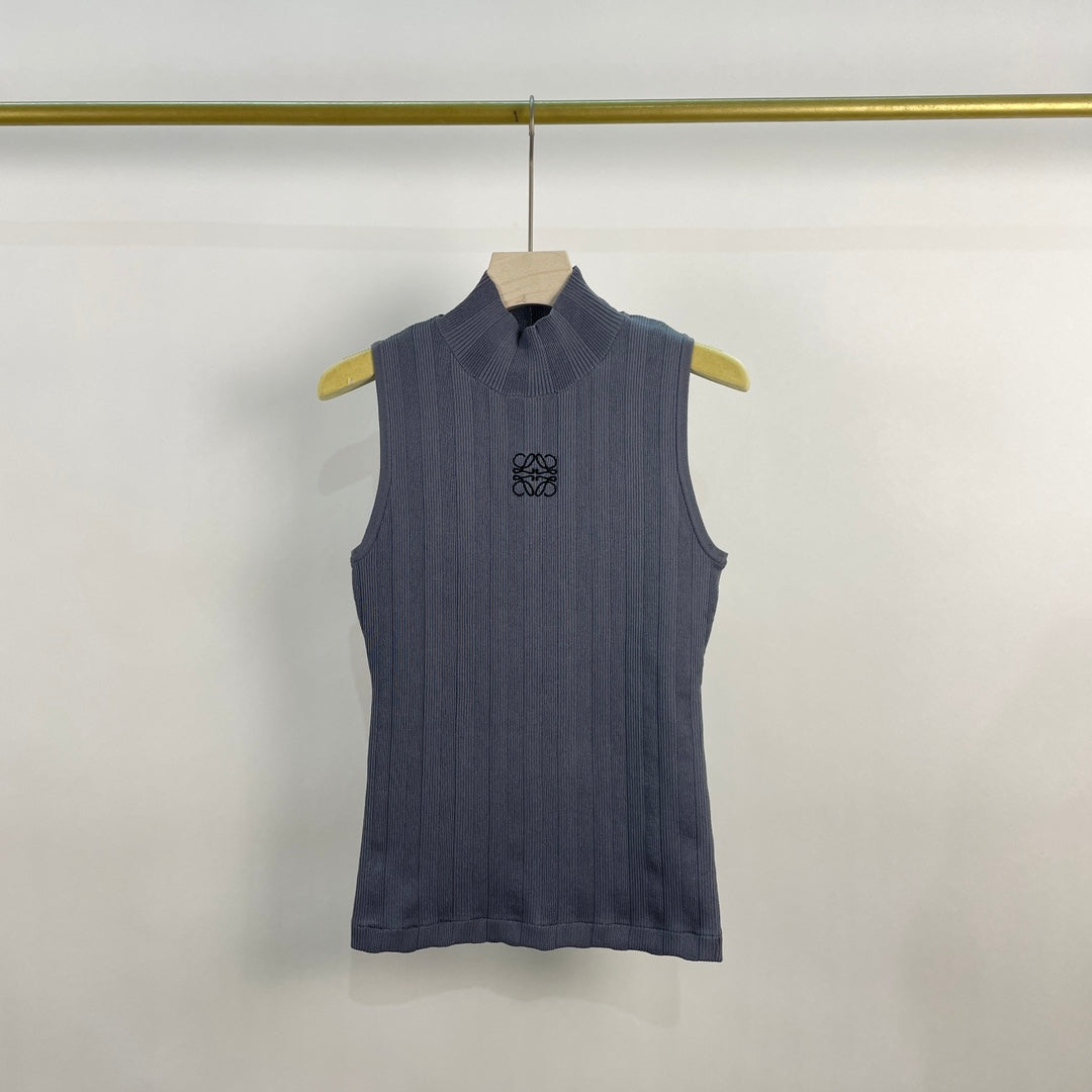 Half turtleneck tank top with embroidered logo on the chest