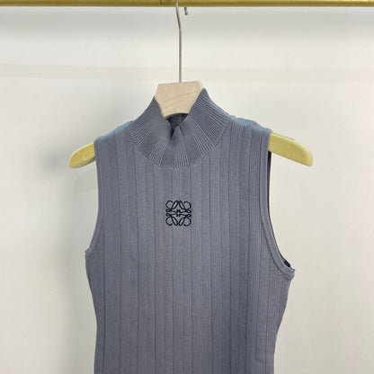 Half turtleneck tank top with embroidered logo on the chest