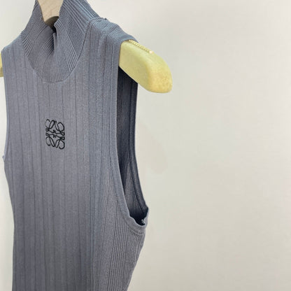 Half turtleneck tank top with embroidered logo on the chest