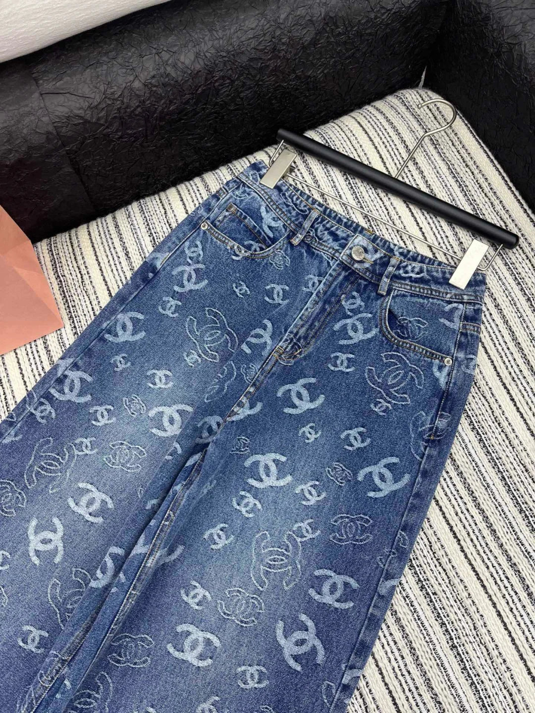 Heavy print jeans