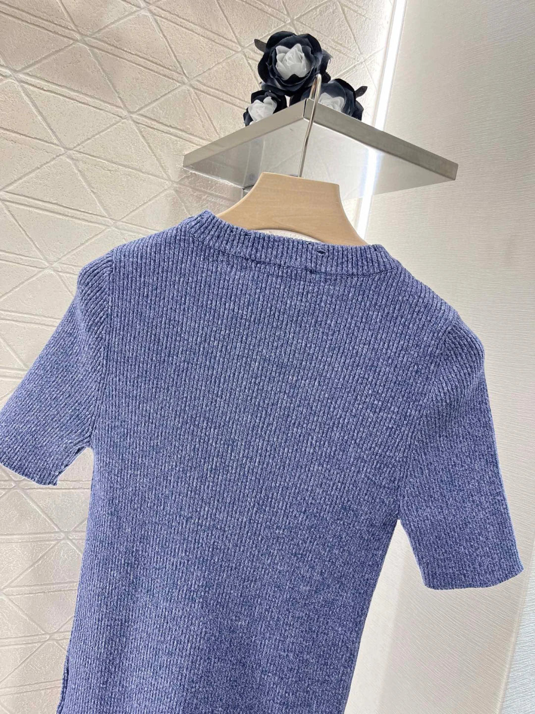 Round neck slim fit knitted short sleeves