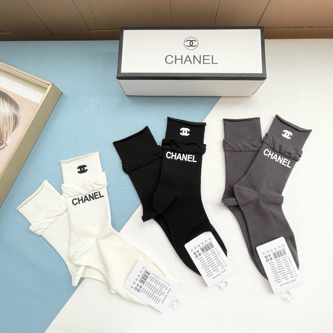 【Three pairs in one box】🌟Mid-calf socks