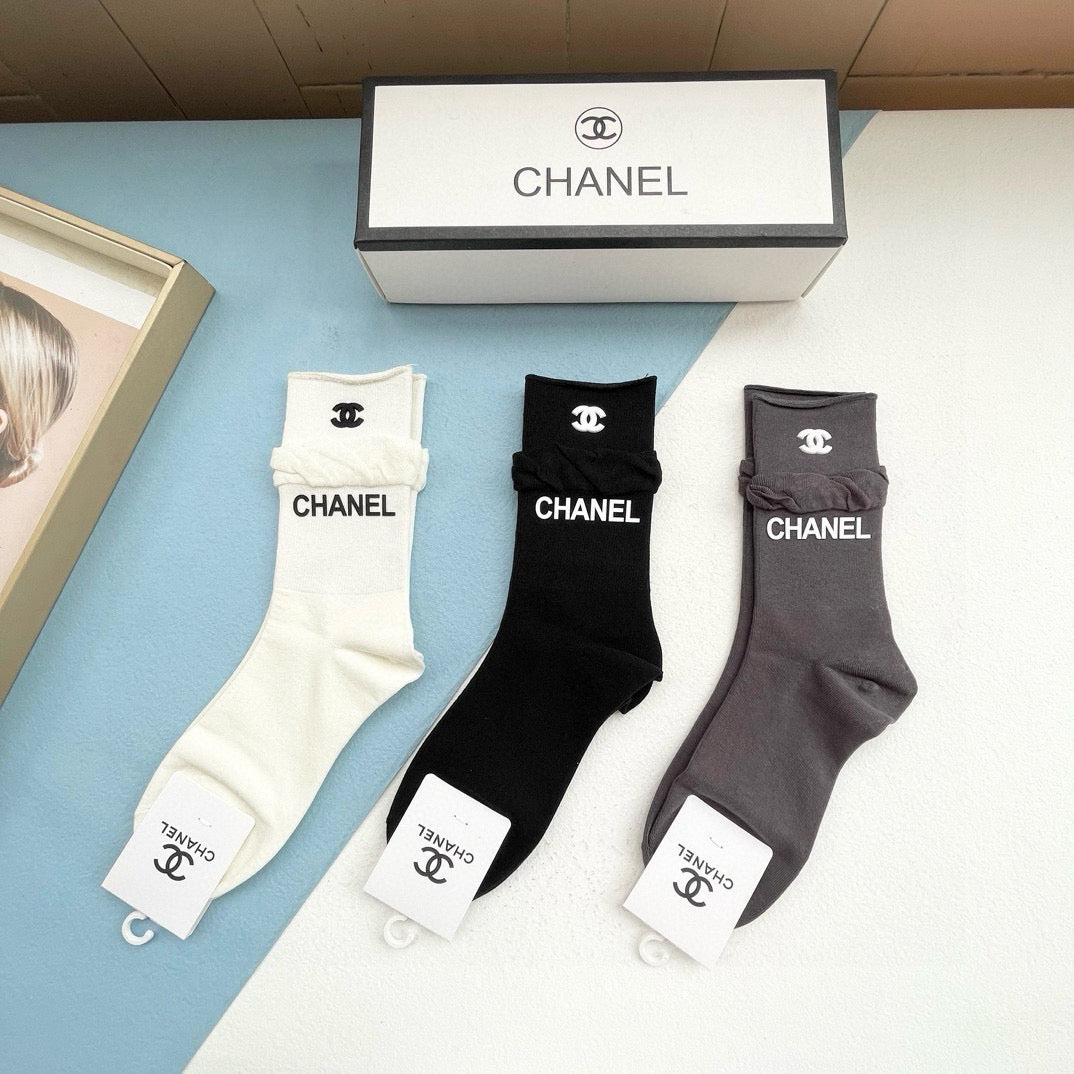 【Three pairs in one box】🌟Mid-calf socks