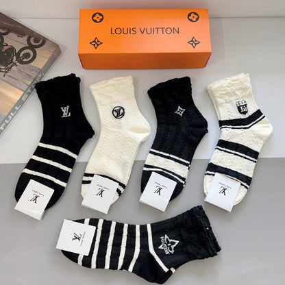 (5 pairs in a box)  🌟 Super popular small item socks