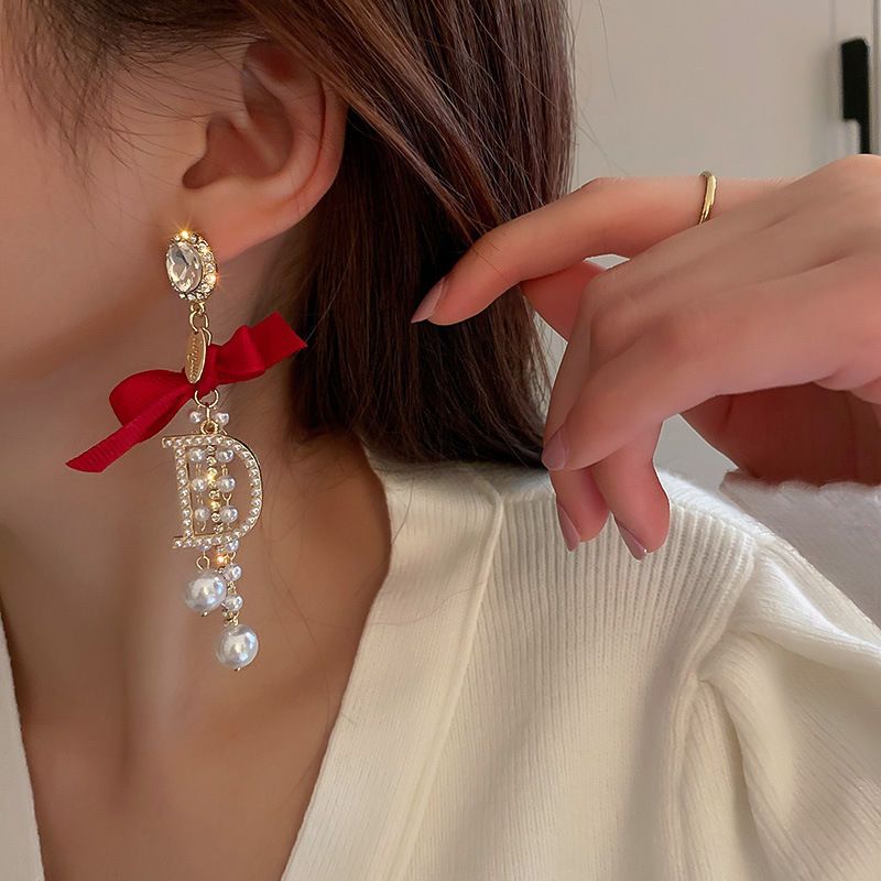 Elegant and fashionable women's bow tassel earrings