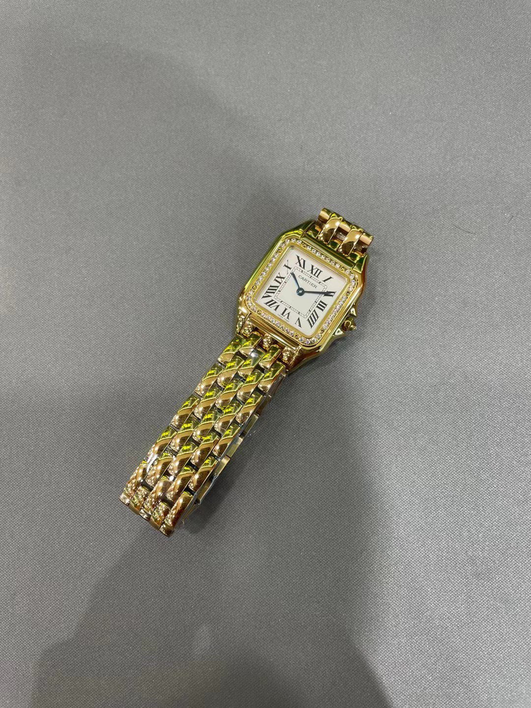 Gold quartz women's watch