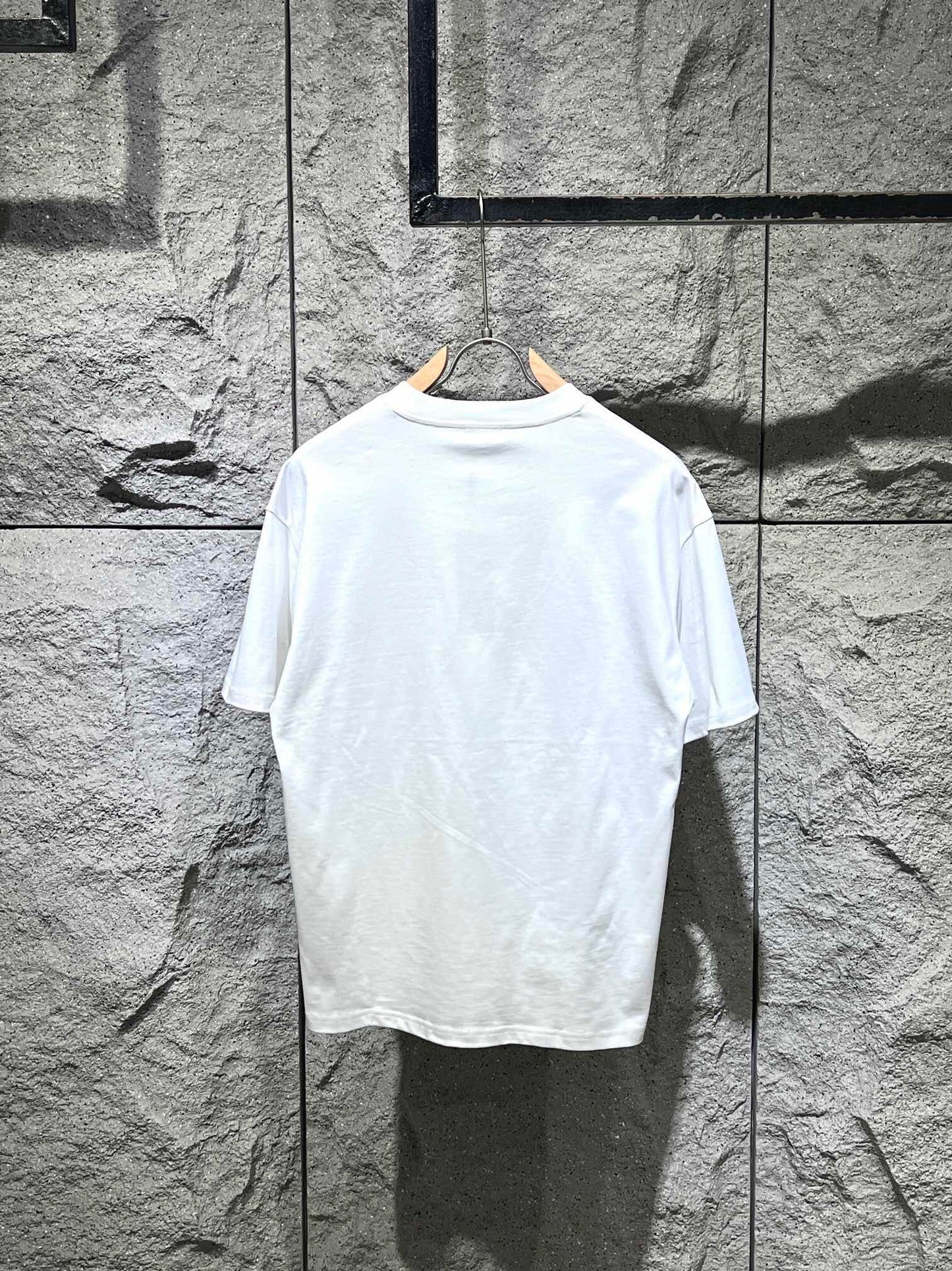 Loose embroidered T-shirt