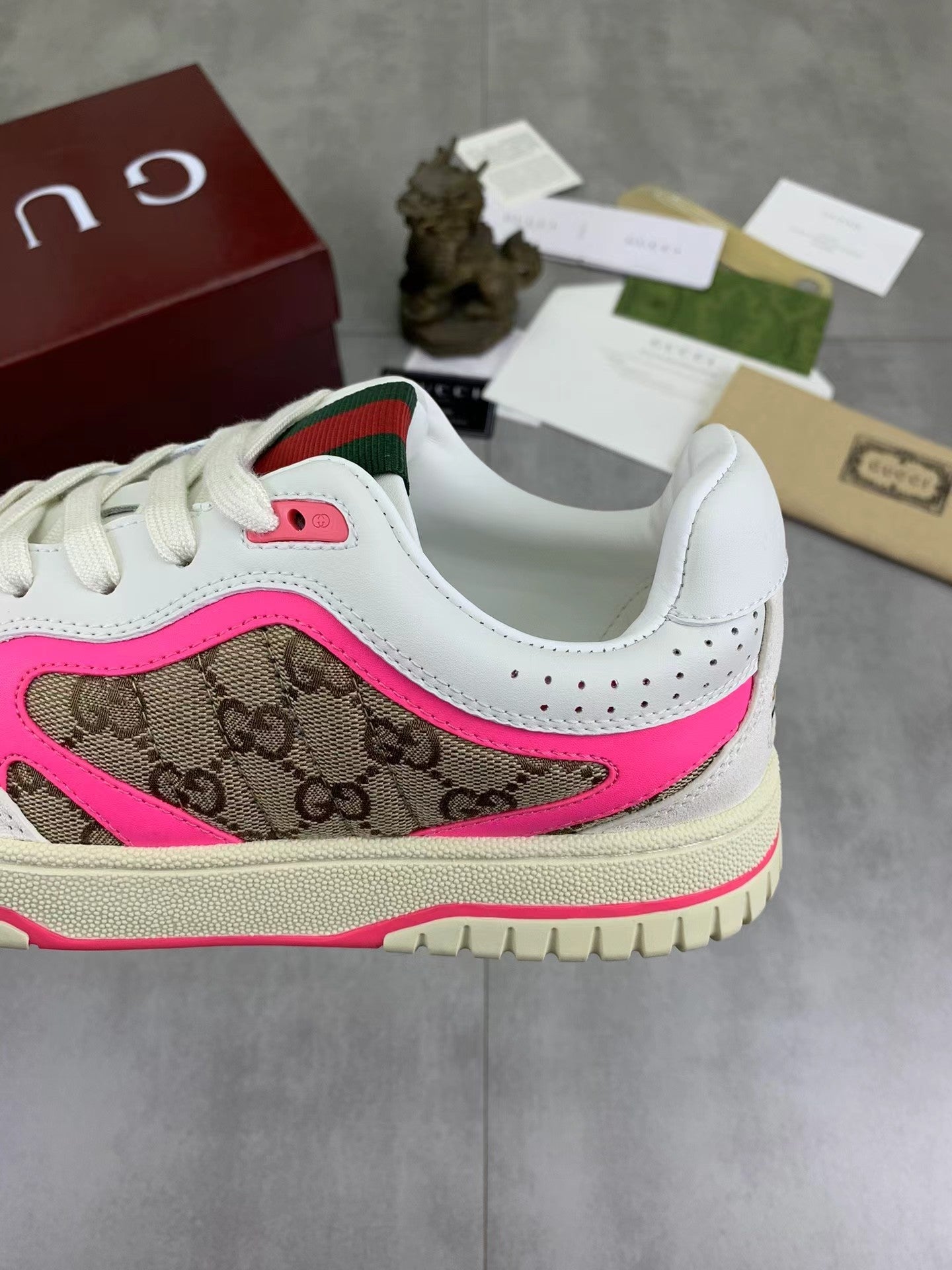 Stylish high quality flat sneakers