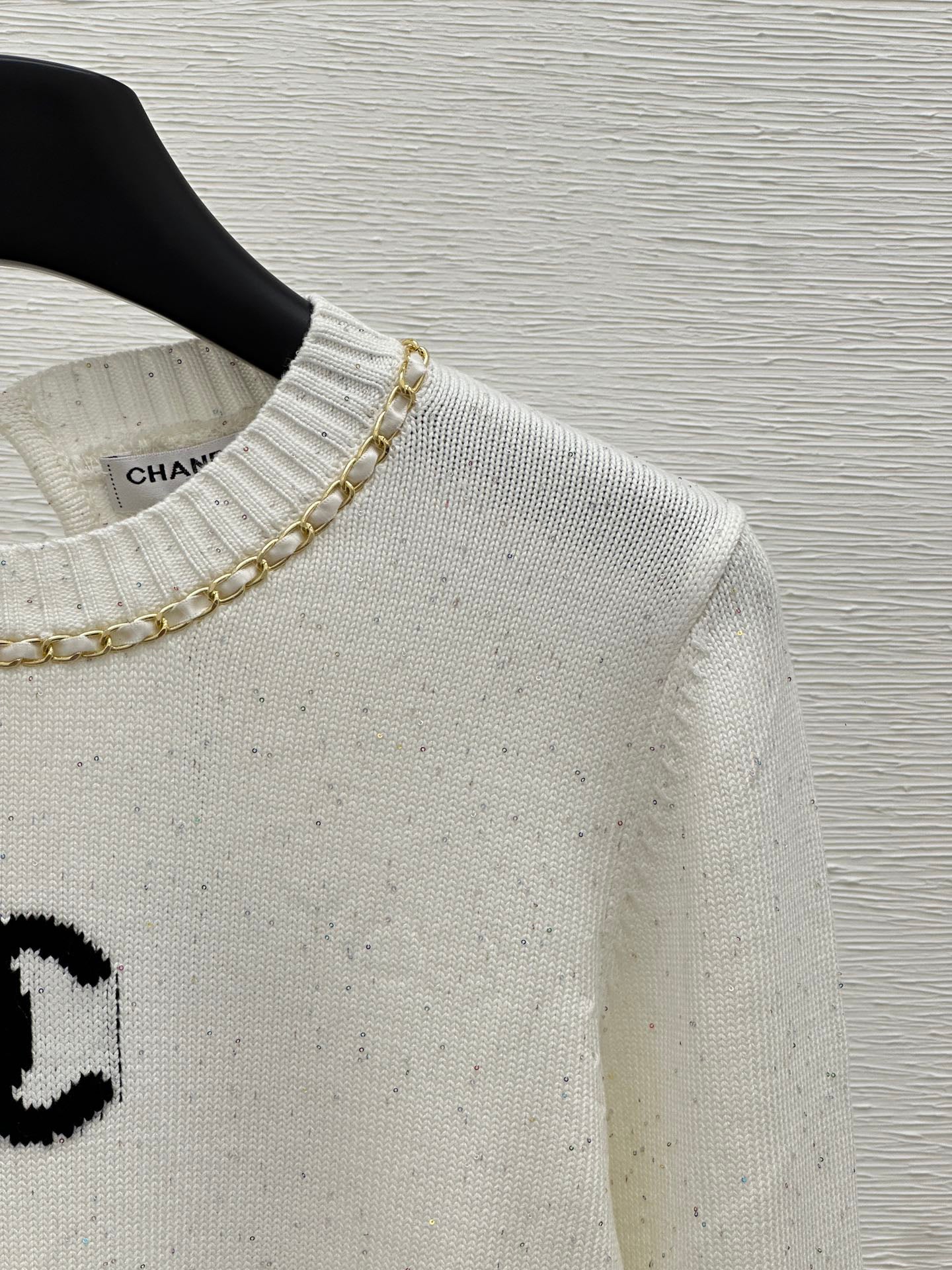 New Simple colour collision logo jacquard neckline chain knit round neck blouse