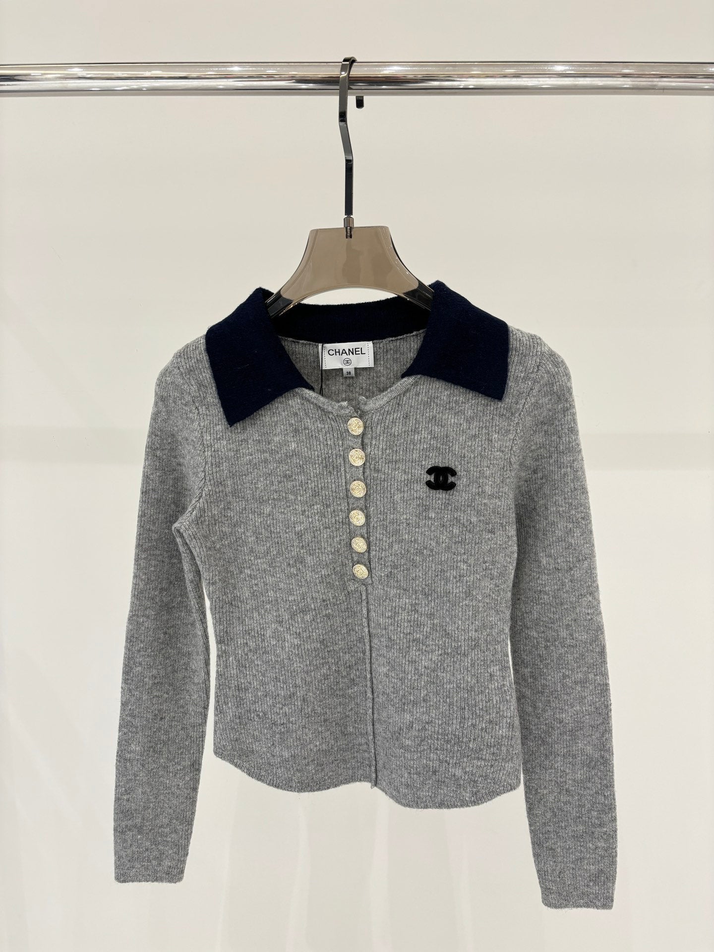 Autumn and winter new lapel button knit jumper