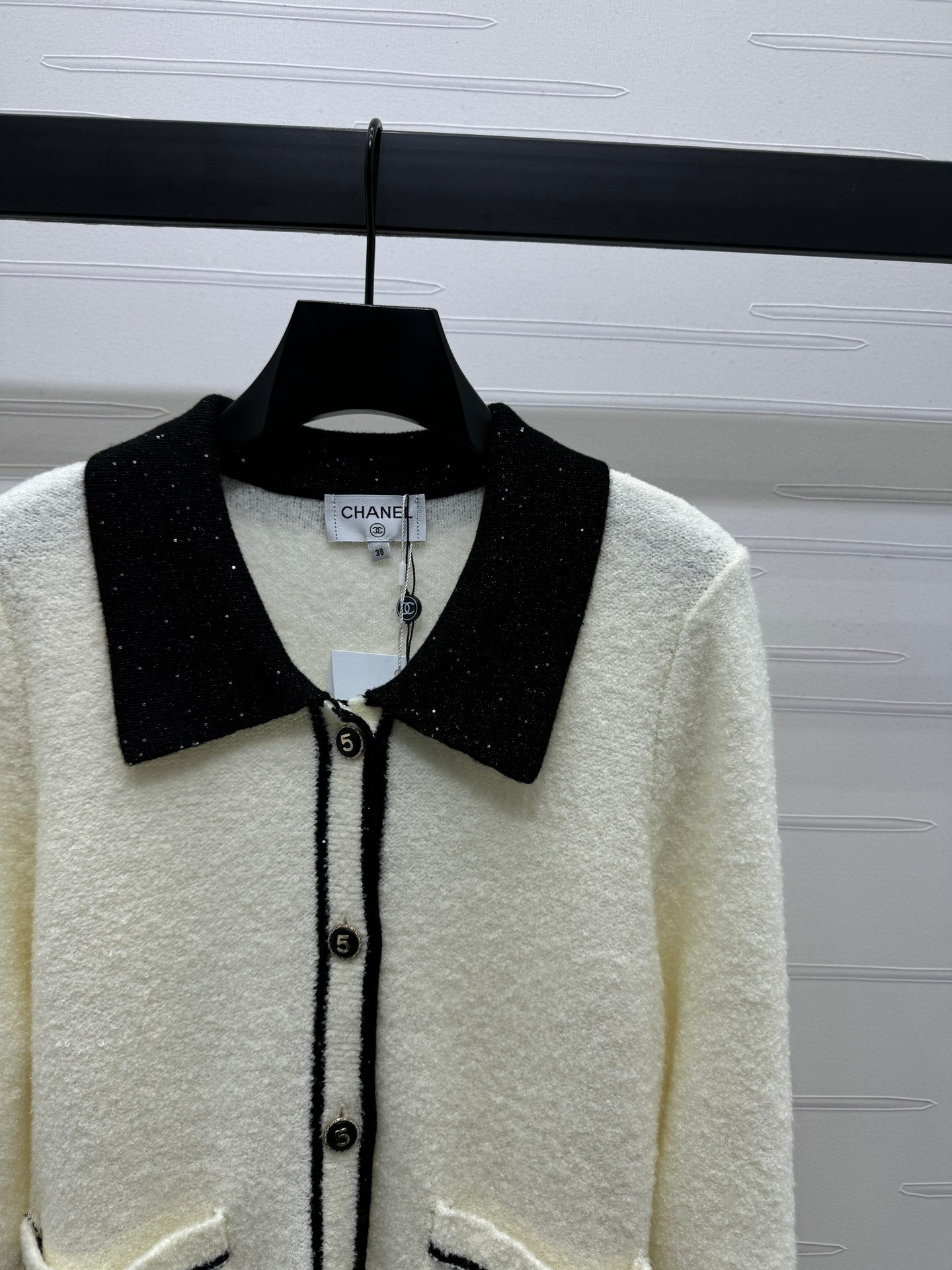 White lapel long sleeve cardigan