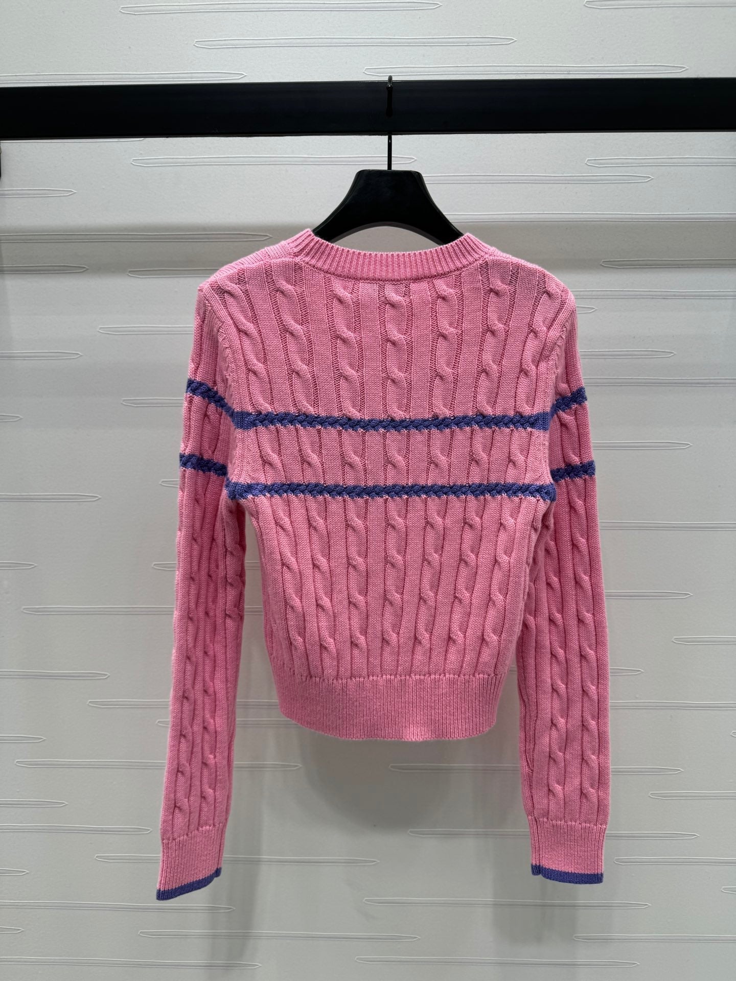 Contrast color cable knit long sleeve sweater