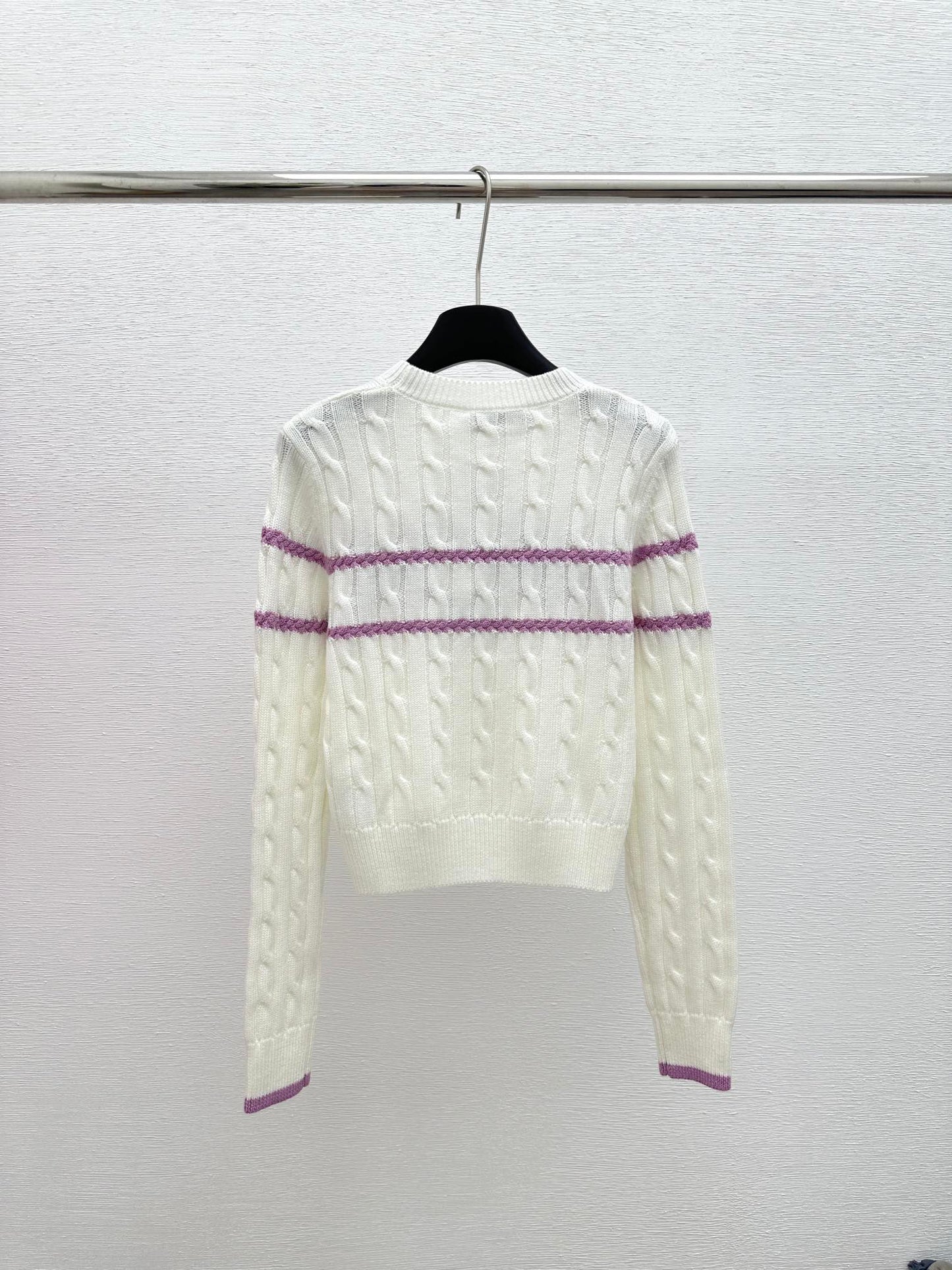 Contrast color cable knit long sleeve sweater