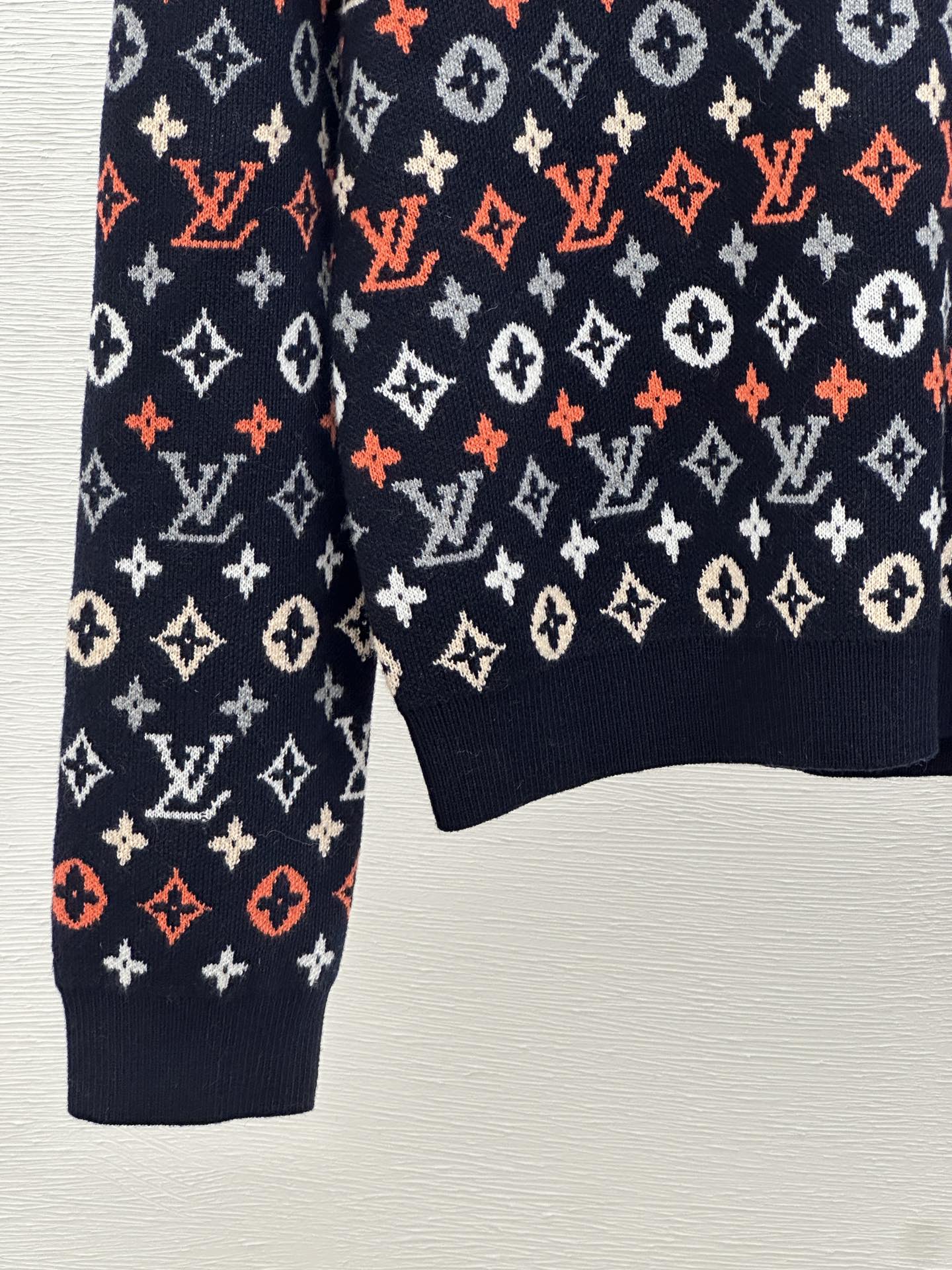 Classic contrast color monogram knitted crew neck sweater