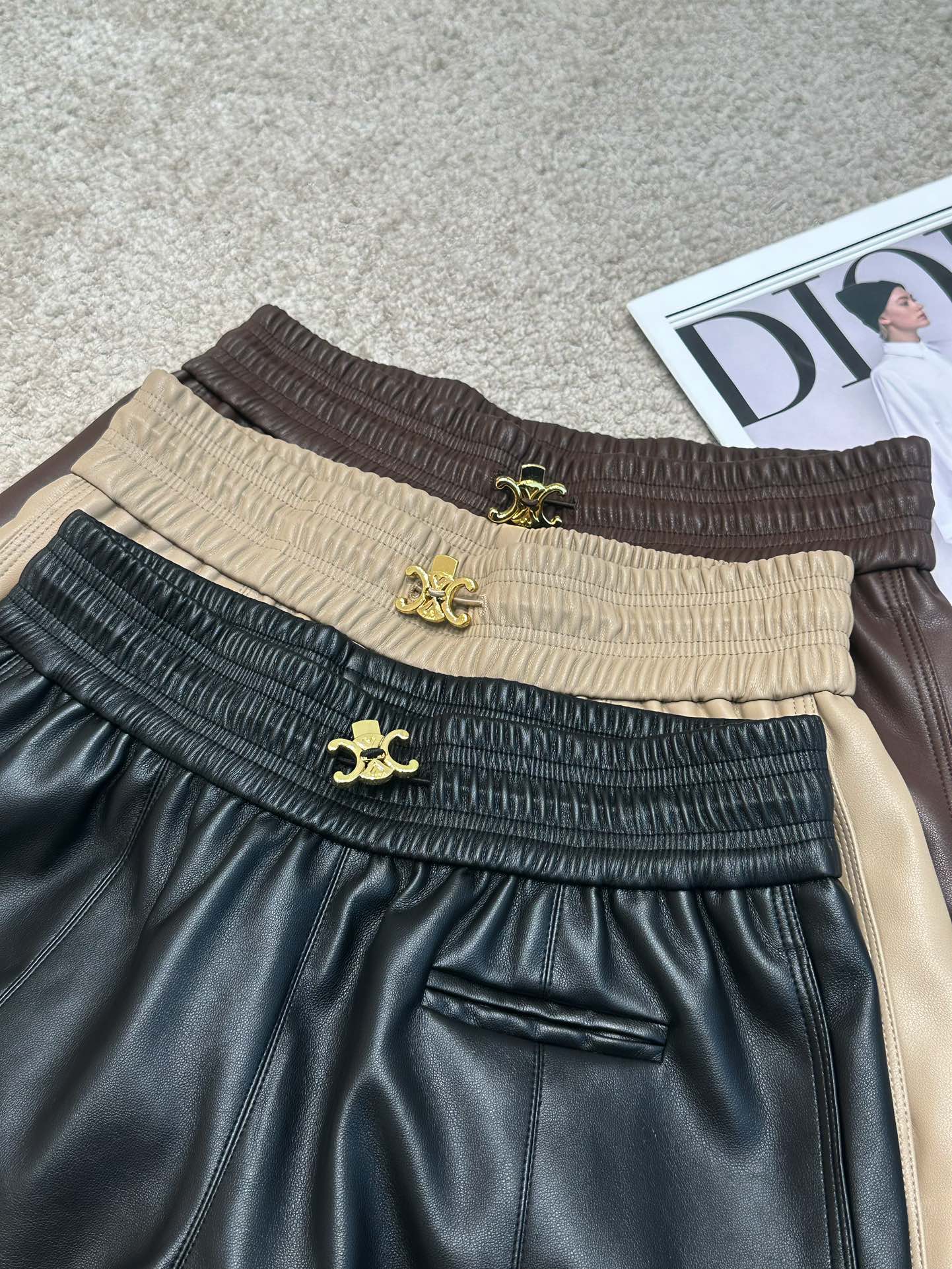 Metal buckle elastic high waist leather shorts