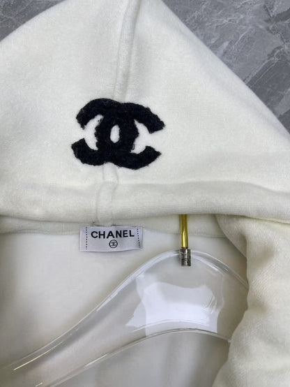 Contrast letter embroidered hooded jacket set