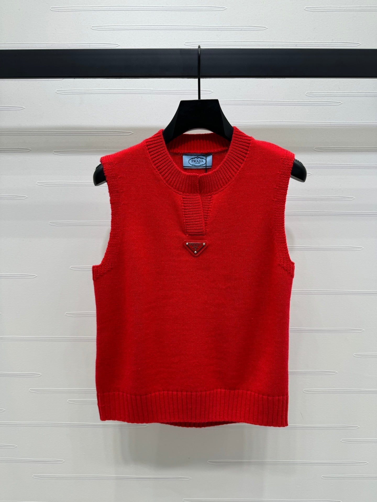 crew neck knitted vest