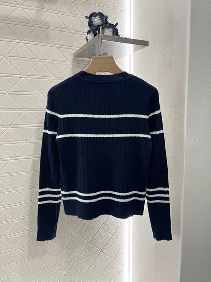 Crew neck slim fit knitted long sleeve sweater