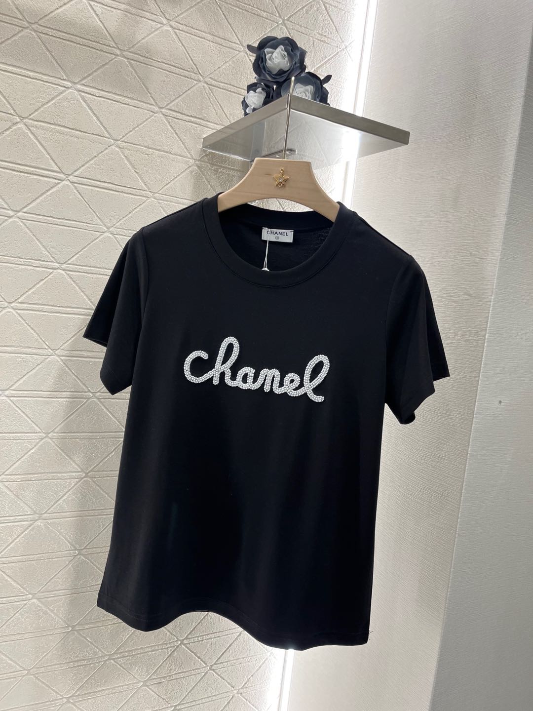 Round neck beaded lettering T-shirt