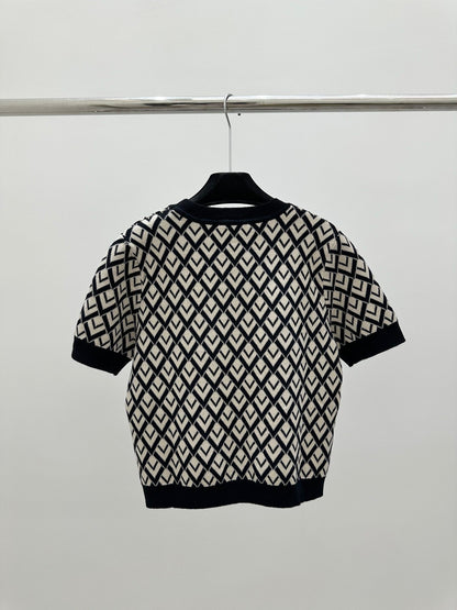 Contrast triangle pattern jacquard knit crew neck short sleeves