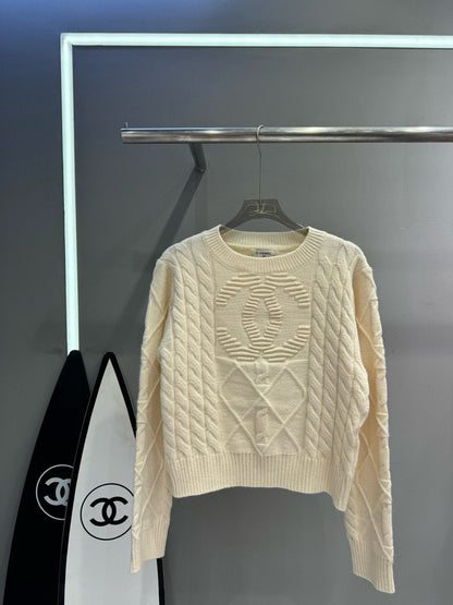 Knitted crew neck pullover