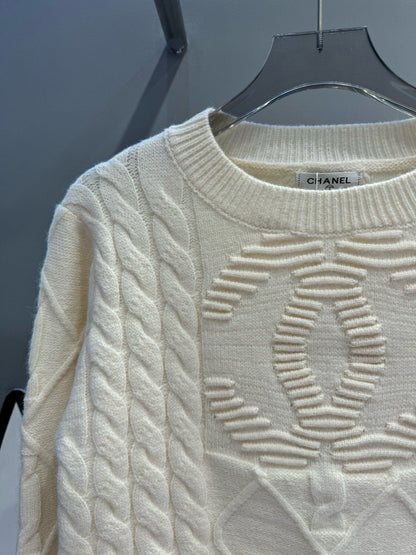 Knitted crew neck pullover