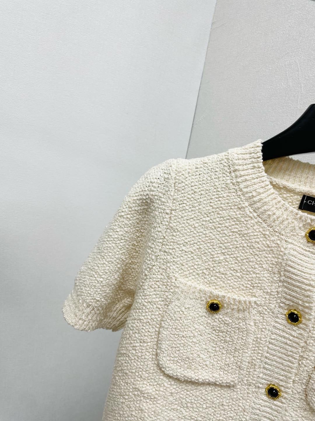 Cream puff cardigan T-shirt