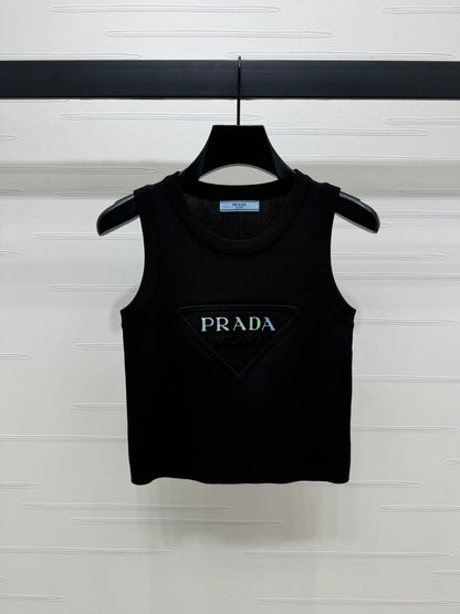 Inverted triangle logo knitted vest