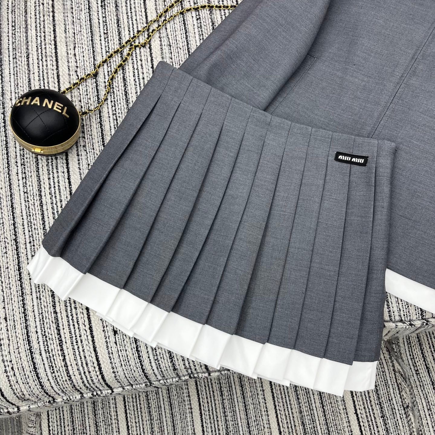 25th Spring Collection  new style white edge pleated short skirt