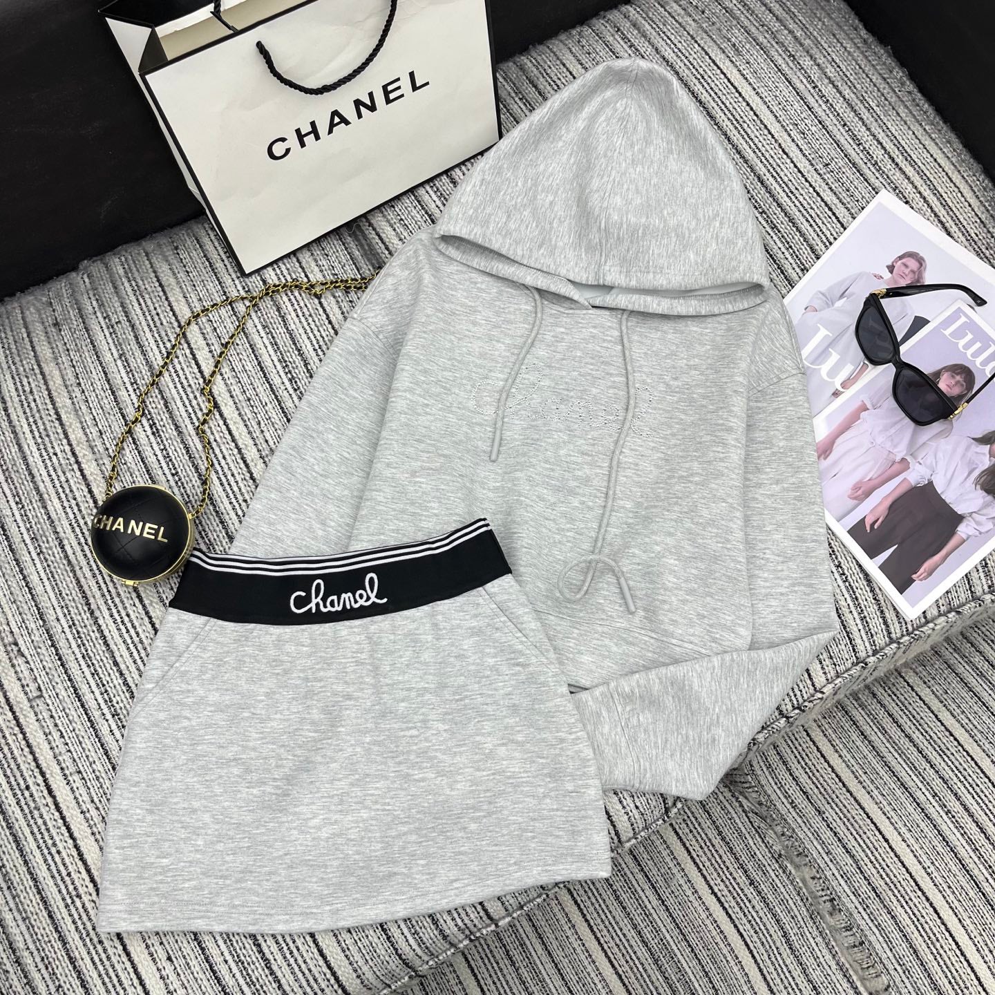 New style letter hot diamond hooded short sweatshirt + skirt suit