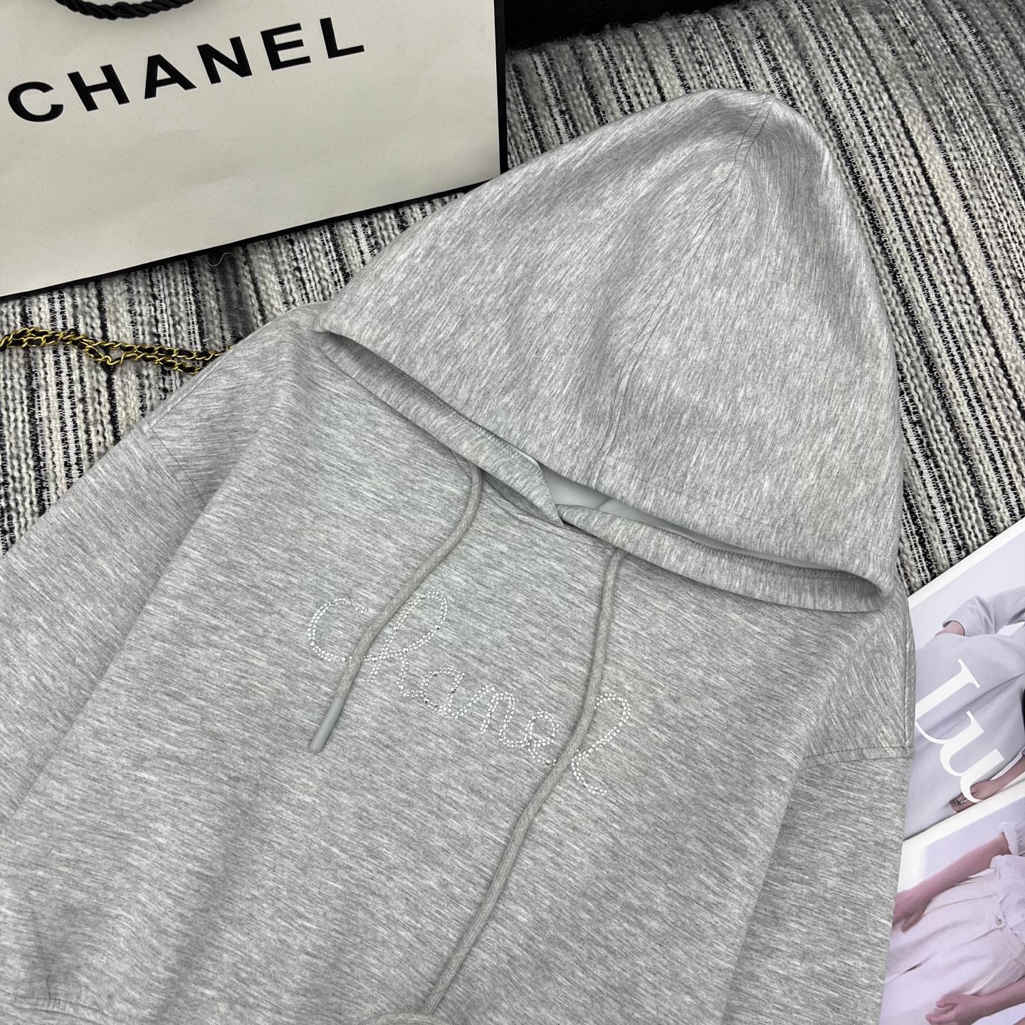 New style letter hot diamond hooded short sweatshirt + skirt suit