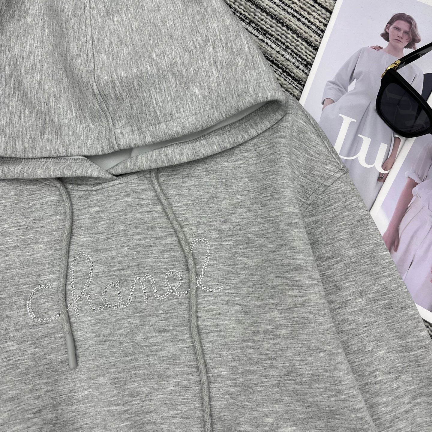 New style letter hot diamond hooded short sweatshirt + skirt suit