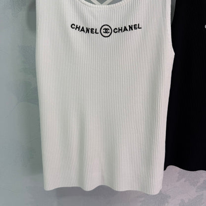 Crew Neck Slim Fit Knit Vest