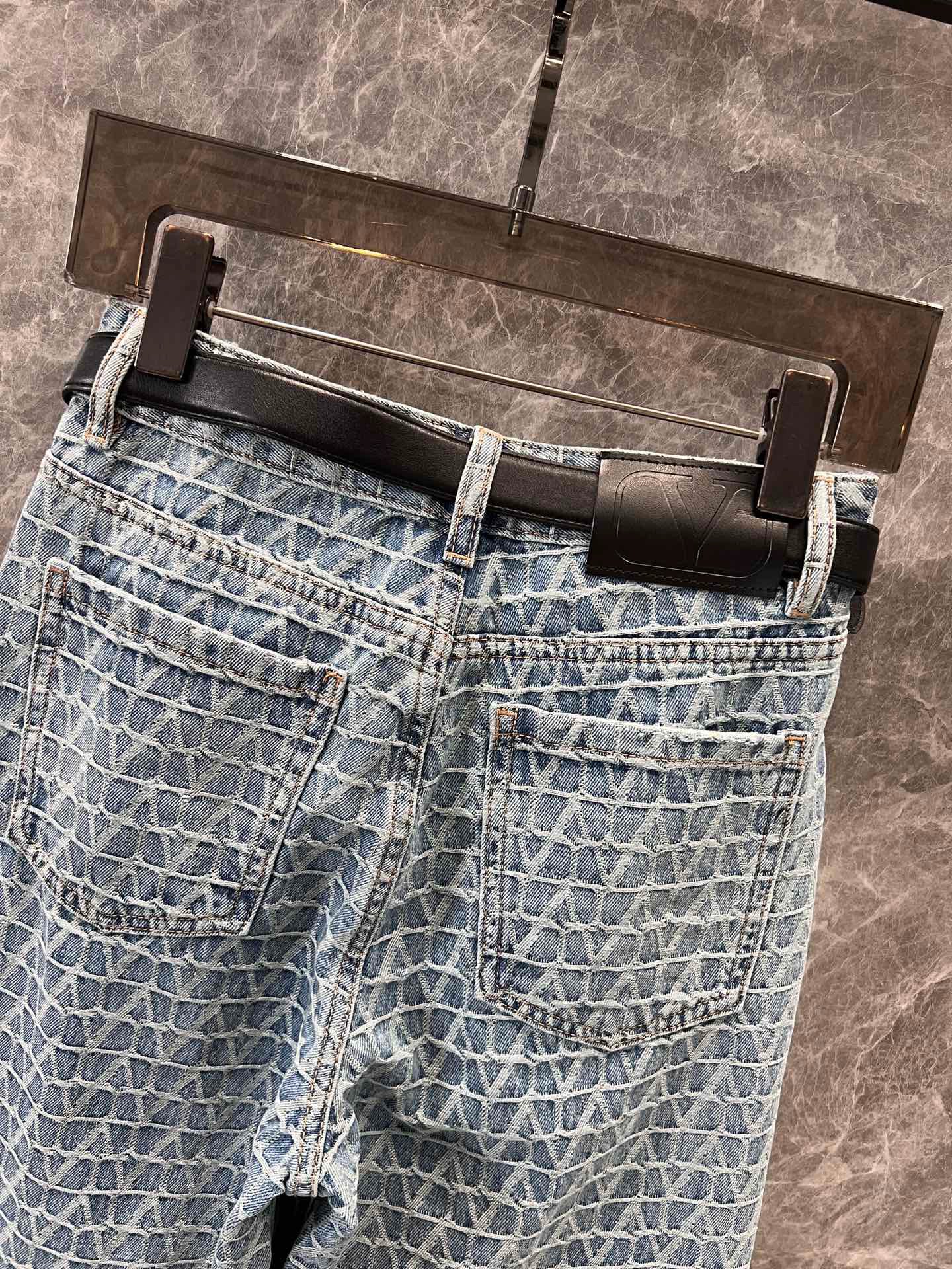 Heavy letter jacquard denim