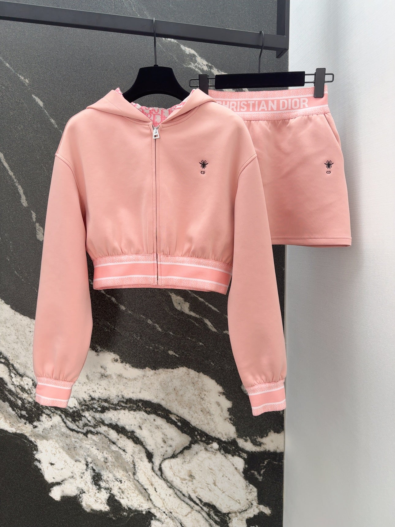 Early spring new arrivals, youthful girl style, short hooded style + skirt