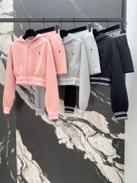 Early spring new arrivals, youthful girl style, short hooded style + skirt