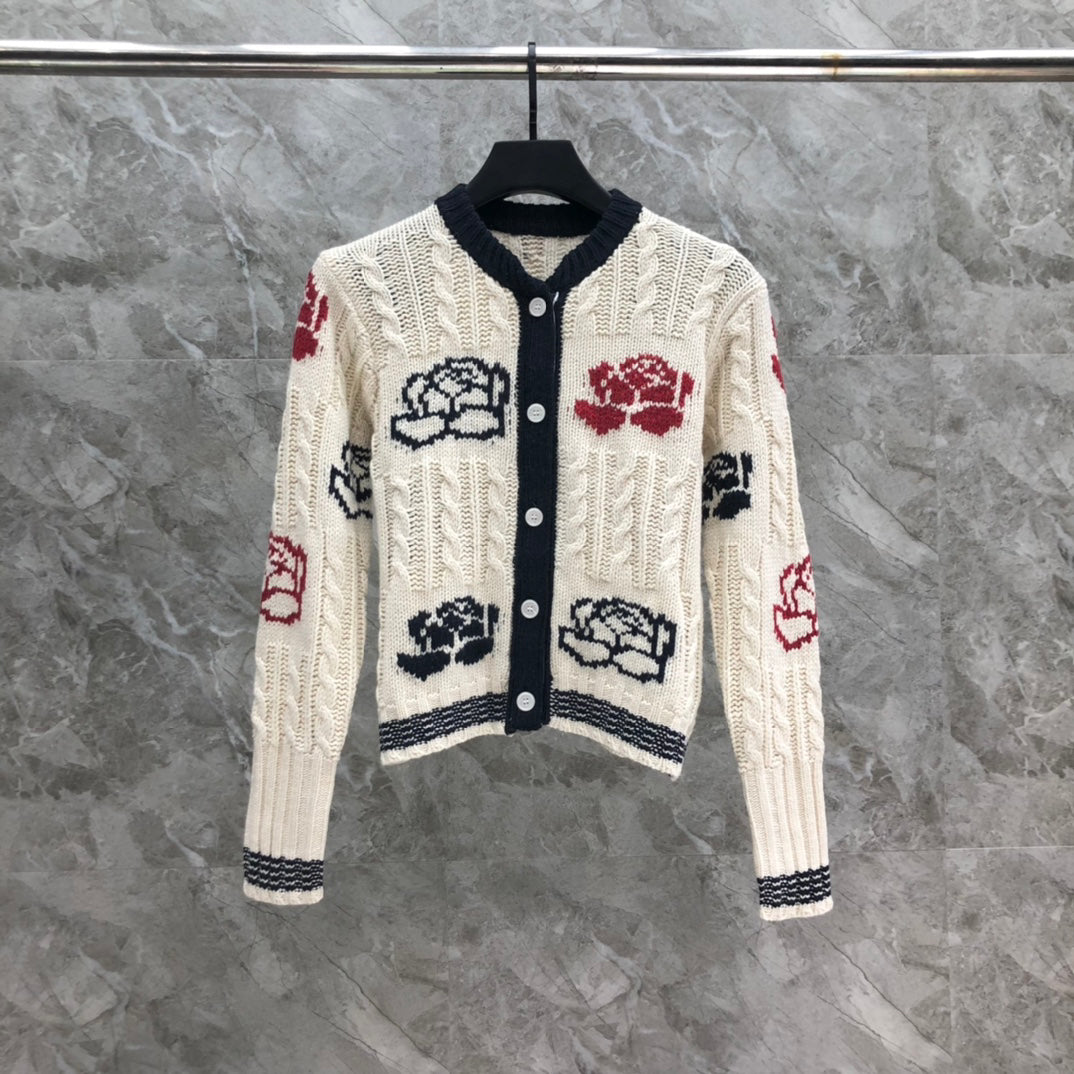 Women's five-button cardigan with thick-knit roses