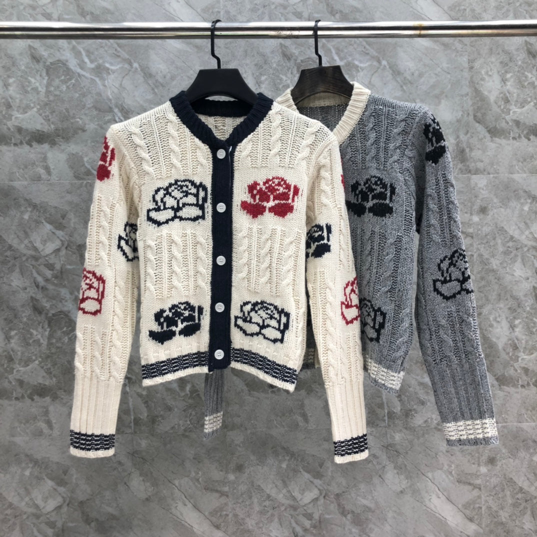 Women's five-button cardigan with thick-knit roses