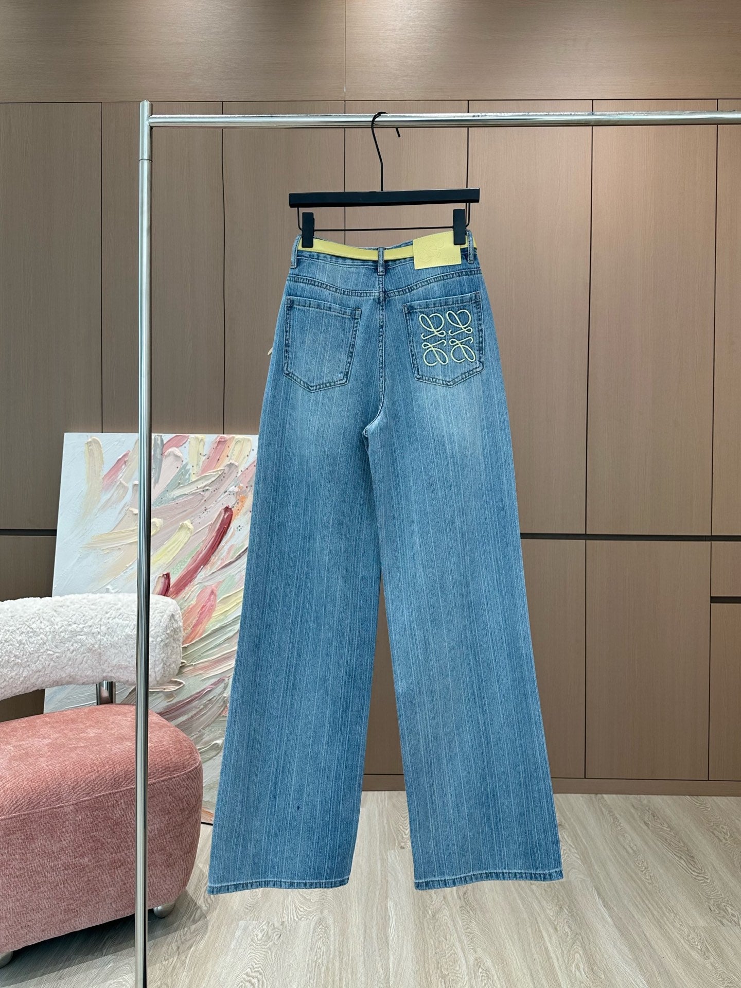 Contrast belt straight jeans