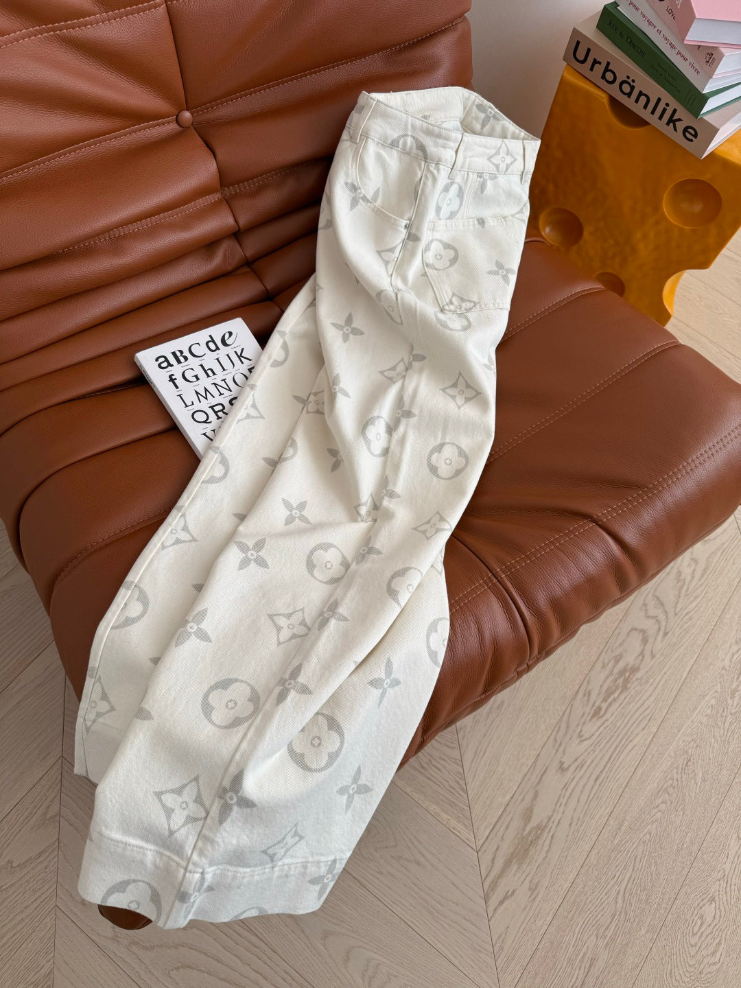 Classic Old Flower Pattern Wide Leg Jeans