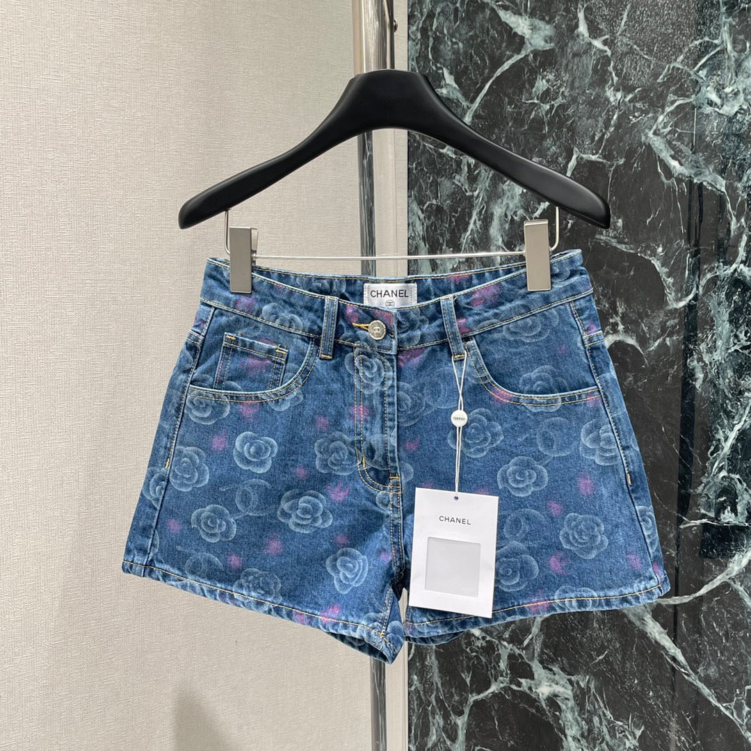 Printed denim shorts